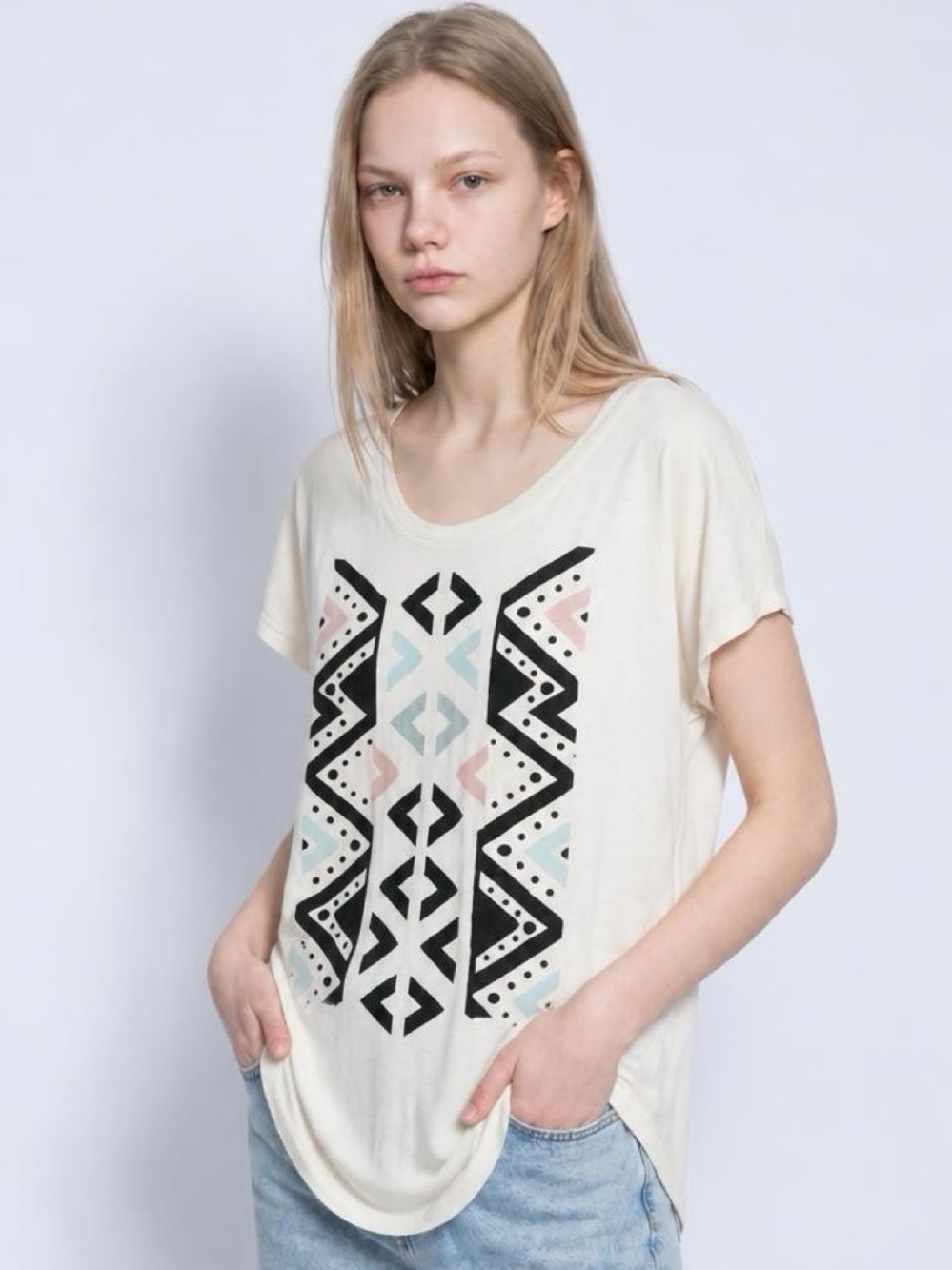 NWOT Urban Outfitters Truly Madly Deeply Large Cream/Black Graphic T-Shirt